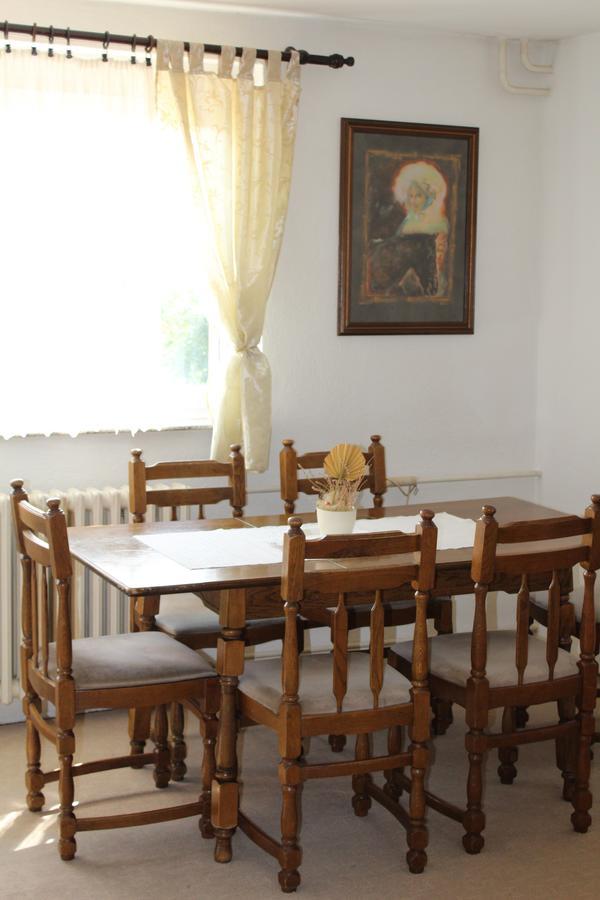 Apartment Apartman Breka *